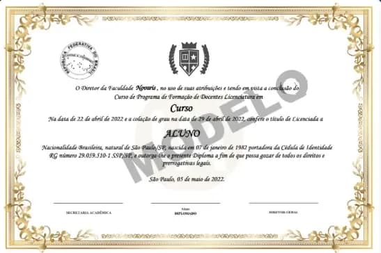 Modelo ilustrativo de diploma de graduação, com brasão, texto de outorga de grau e assinaturas em branco, marcado como MODELO