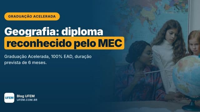 Graduação Acelerada em Geografia: professora mostrando um globo a alunos