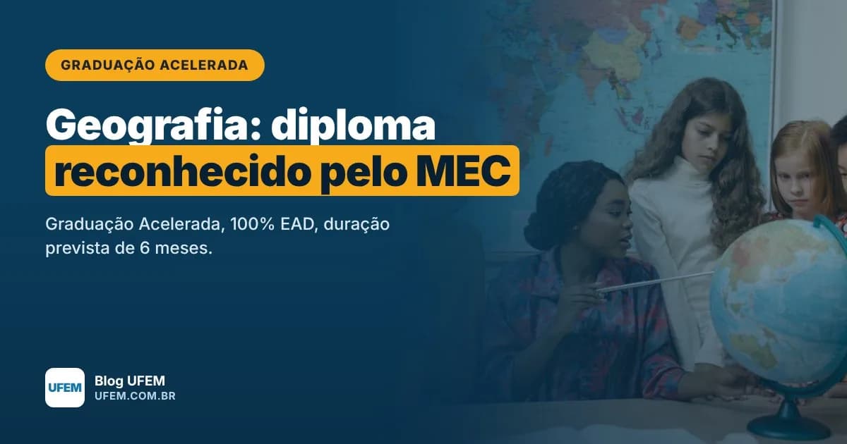 Graduação Acelerada em Geografia: professora mostrando um globo a alunos