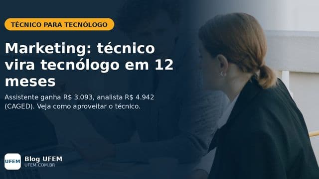 Dois profissionais de marketing analisando gráfico impresso e notebook durante reunião
